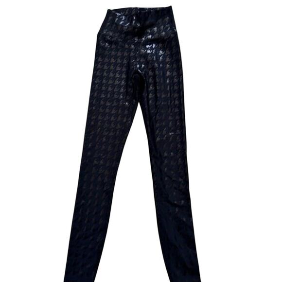 NWT Peloton Sz M SHOW UP $96 Black Printed Legging - Picture 3 of 4